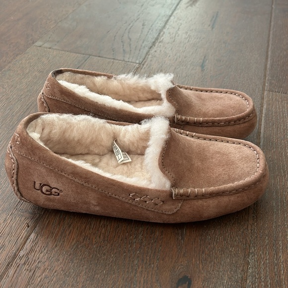 Ugg slippers - Picture 4 of 9